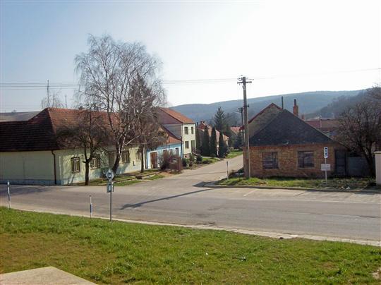 Krajem lidových krojů a výšivek