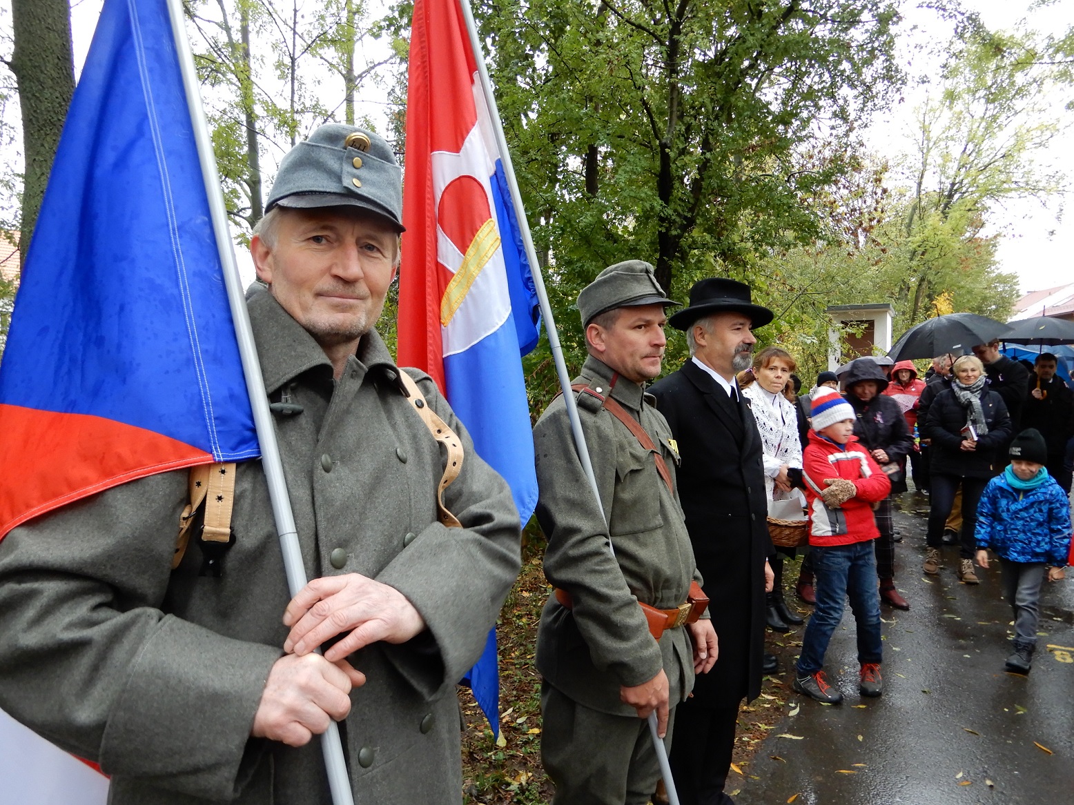 Z měst tradice téměř vymizely, na vesnicích přežívají dál