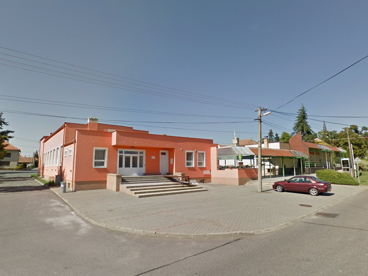 Proč diskotéky pomalu upadají, ale divadla jsou pořád v módě?