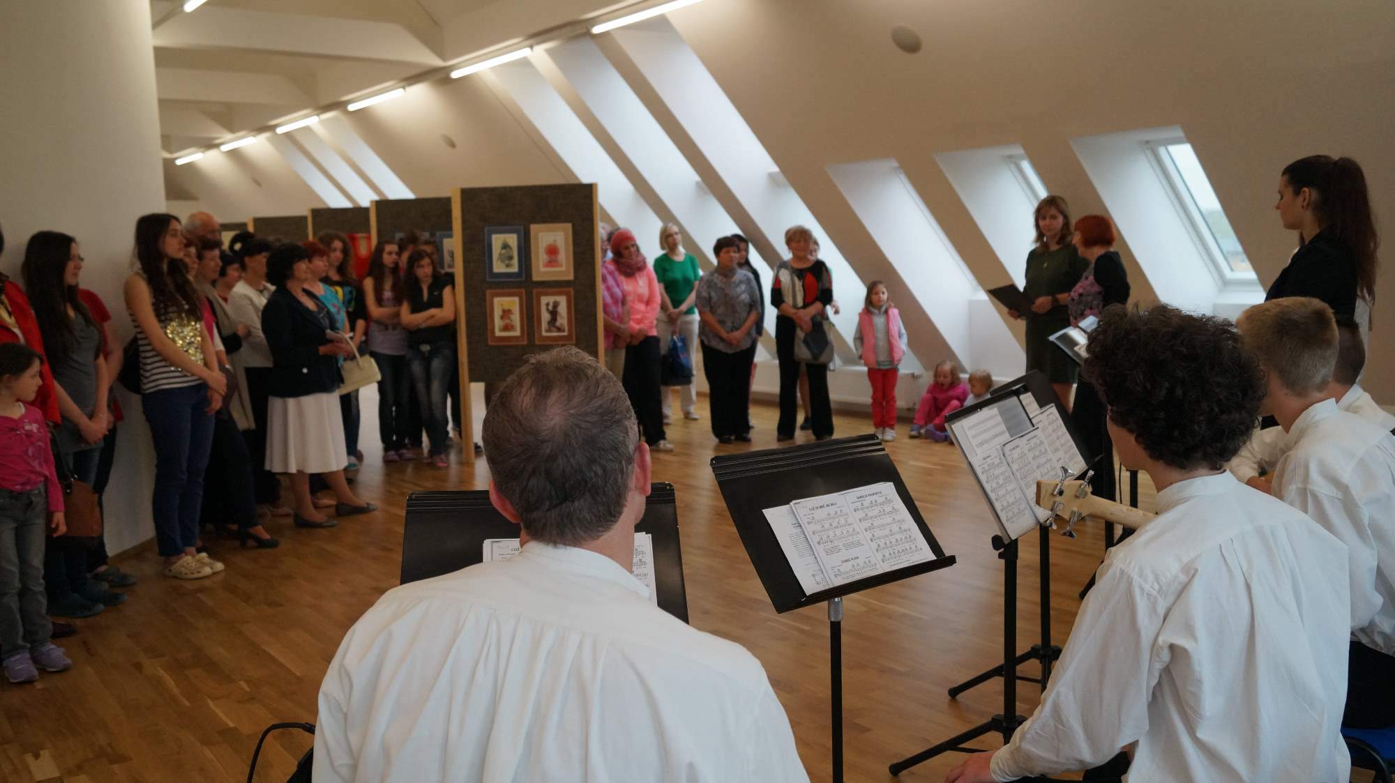 V kraji vína a meruněk