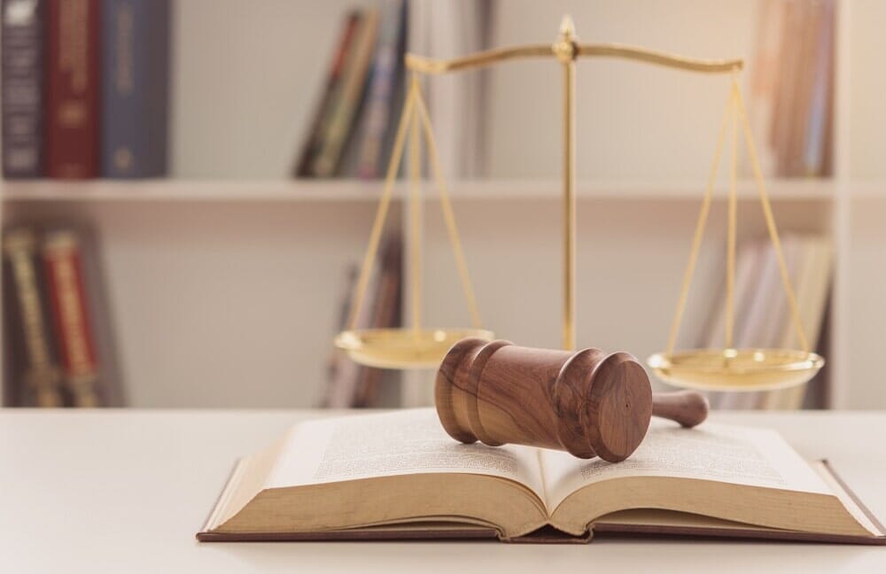 Ať jde o rozvod nebo o koupi nemovitosti, nechejte se zastoupit advokátem