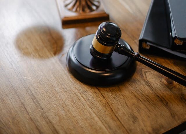 Nechte své právní problémy na spolehlivé advokátní kanceláři